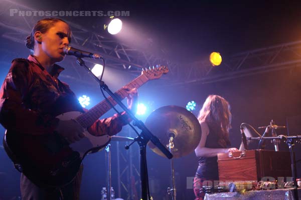 ANNA CALVI - 2010-11-04 - PARIS - La Boule Noire - 